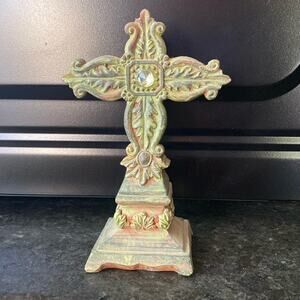 Greenbrier‎ green washed cross statue